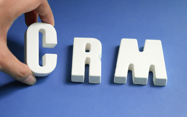 Які послуги з автоматизації CRM надає компанія VOLL